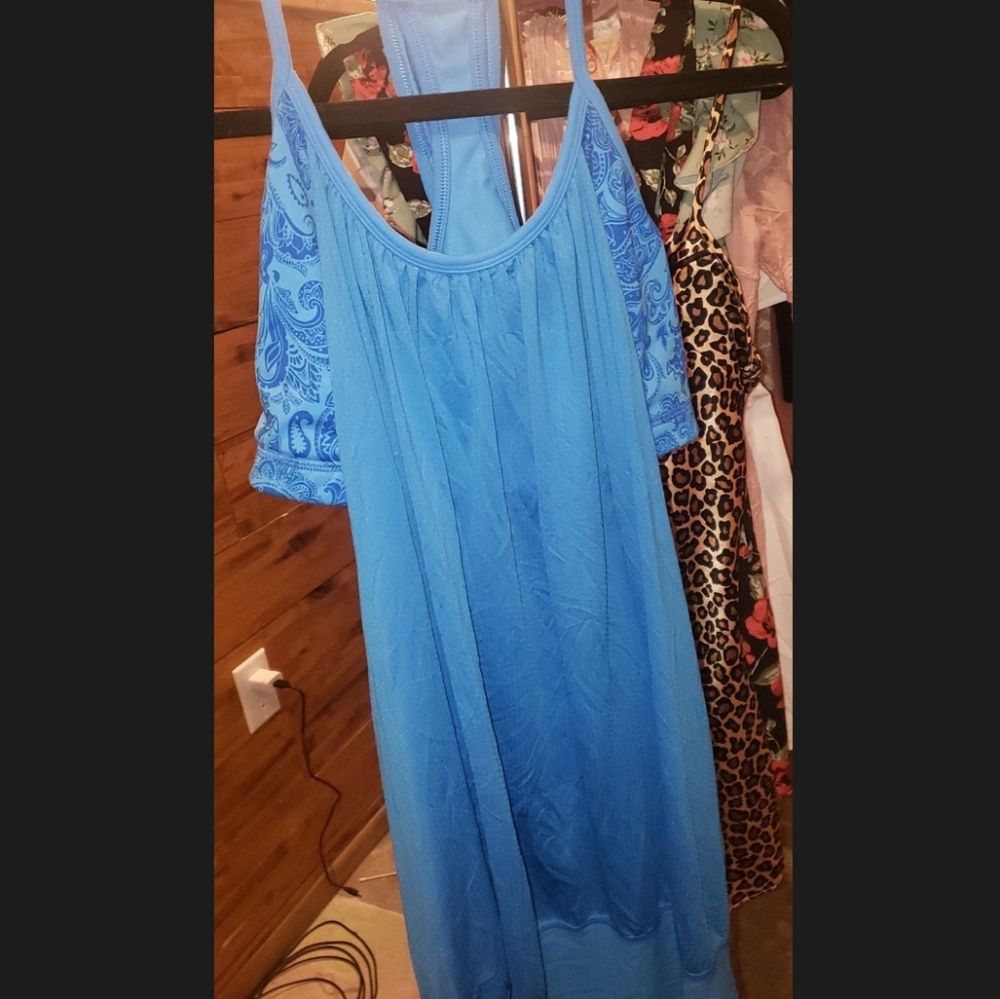 Lululemon size 8 blue sports top